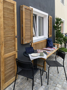 Lorenzo Apartmenthaus Terrasse, bestuhlt, Burglengenfeld, Beim Klingentor
