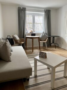 Wohnbereich in einem Lorenzo Zimmer in Burglengenfeld